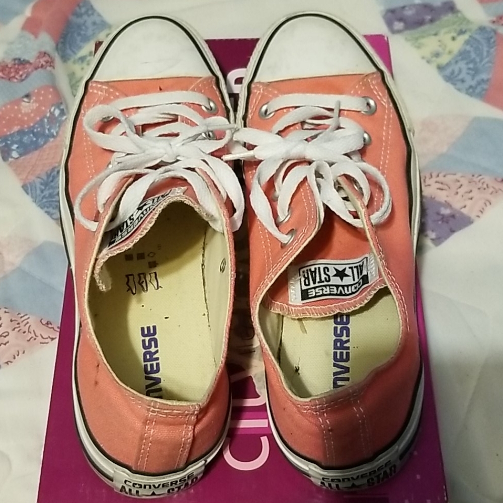 Converse Tennis Shoes